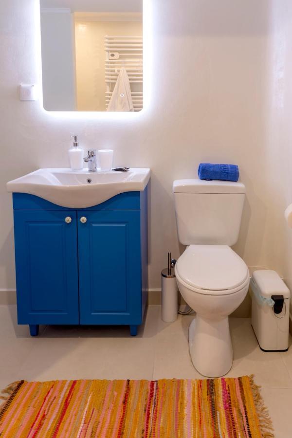 Blue And White Apartment Vipgreece เอเธนส์ ภายนอก รูปภาพ