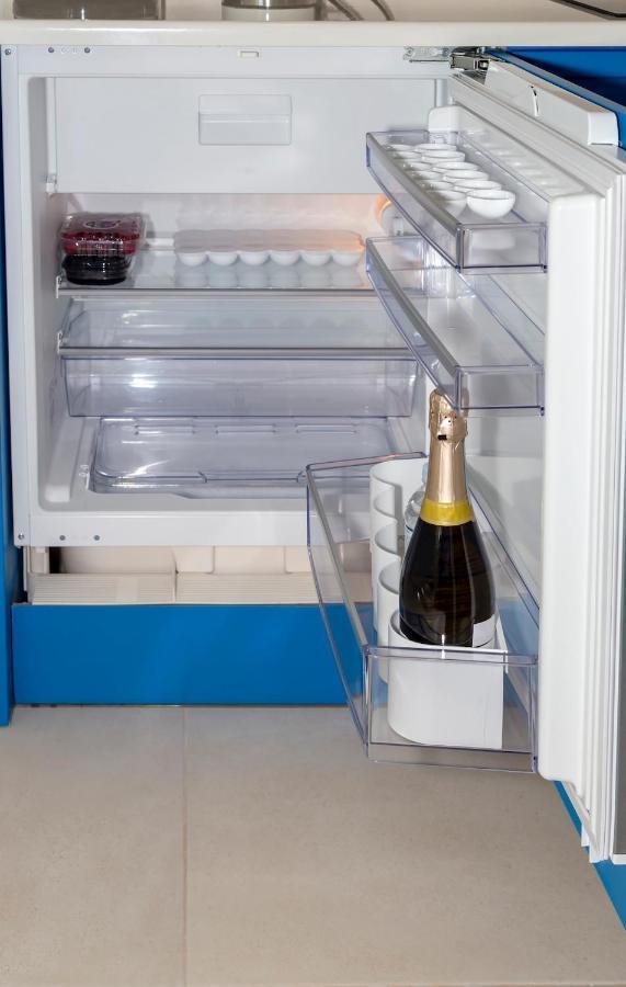 Blue And White Apartment Vipgreece เอเธนส์ ภายนอก รูปภาพ