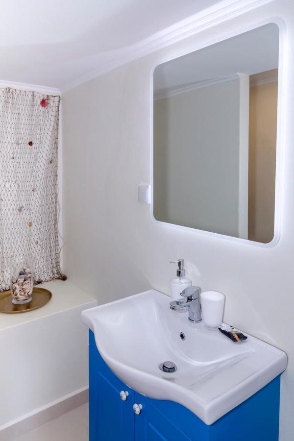 Blue And White Apartment Vipgreece เอเธนส์ ภายนอก รูปภาพ