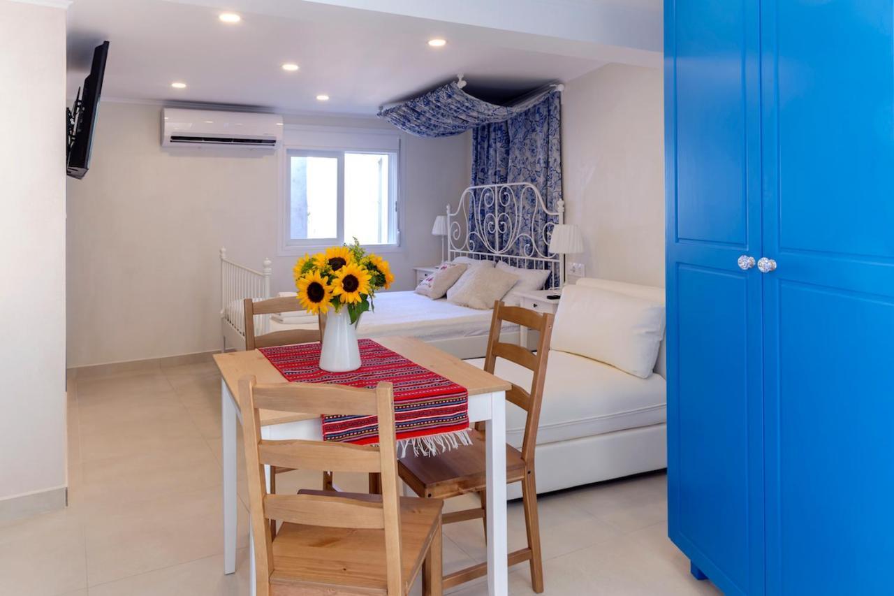 Blue And White Apartment Vipgreece เอเธนส์ ภายนอก รูปภาพ