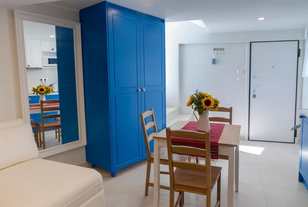 Blue And White Apartment Vipgreece เอเธนส์ ภายนอก รูปภาพ